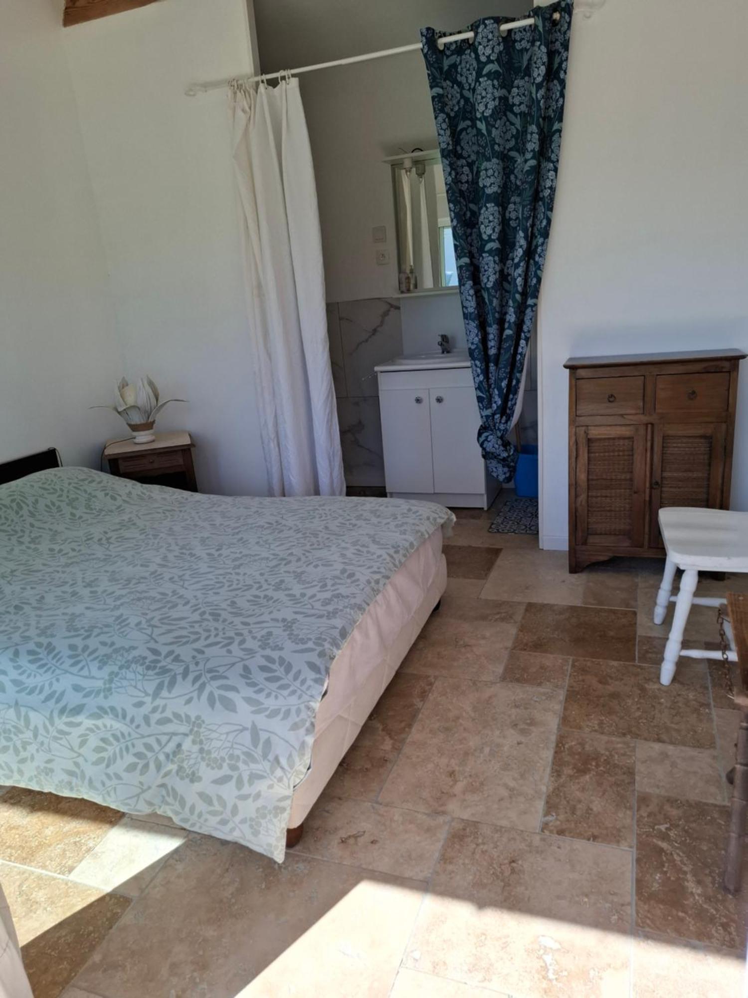 Chambre Lesparre-Medoc Exterior photo